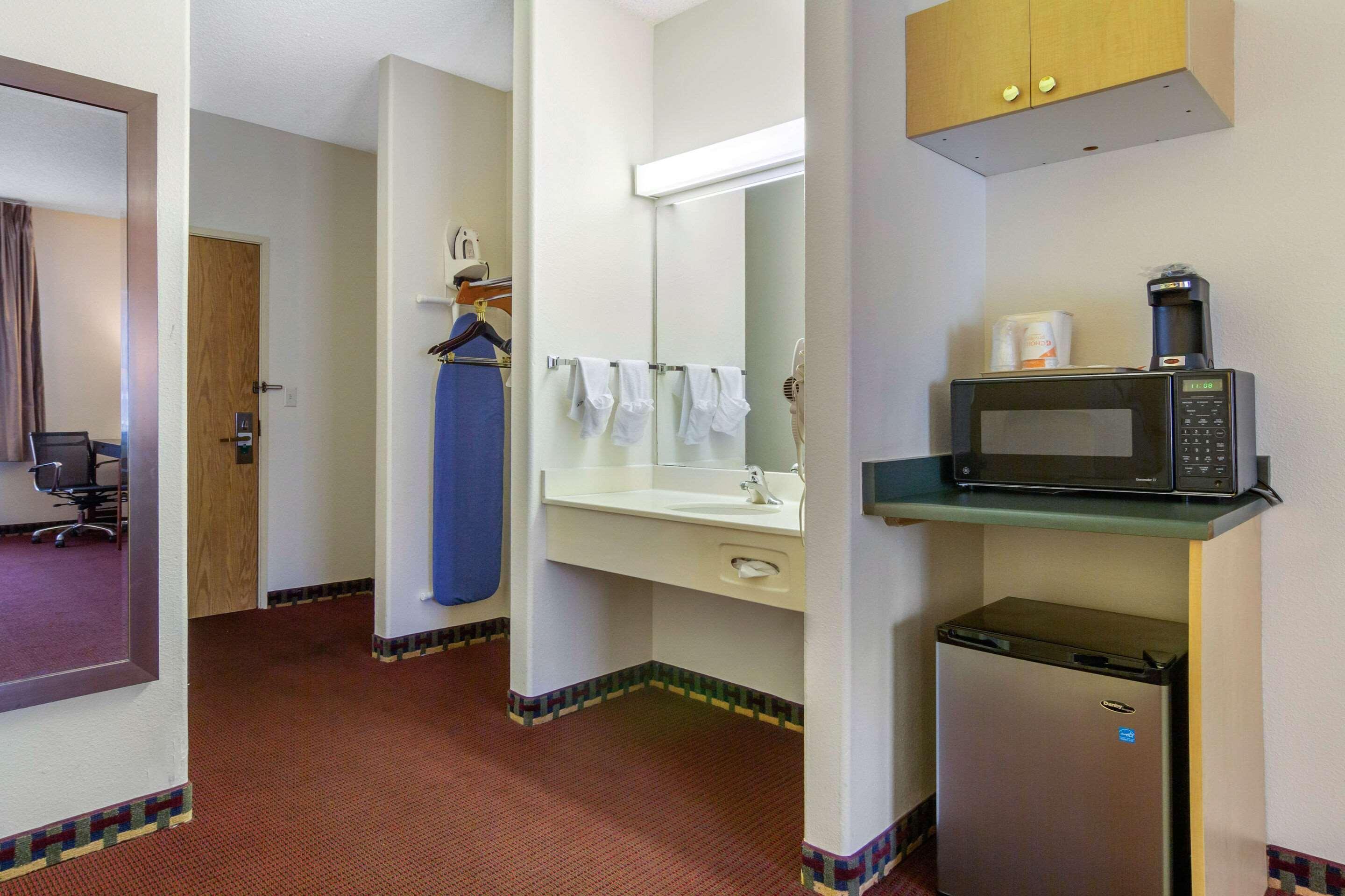 Quality Inn & Suites Lakewood - Denver Southwest Ngoại thất bức ảnh
